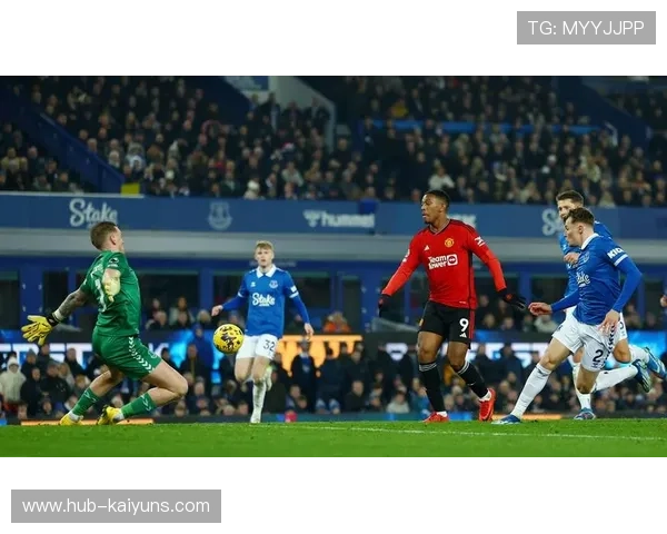 拉什福德弧顶远射命中曼联扩大领先